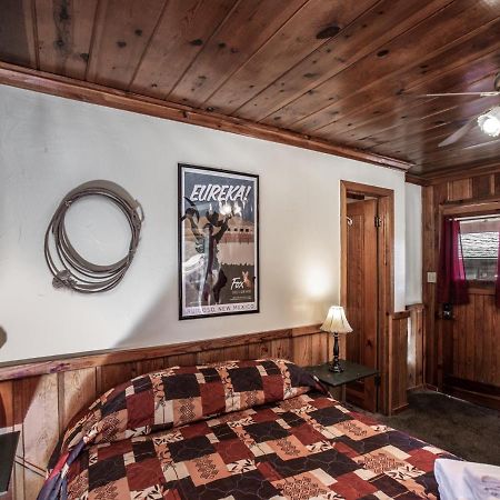 Apache Village Cabinette 11, Queen Bed, Midtown, Sleeps 2 Ruidoso Exterior photo